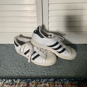 Adidas superstars